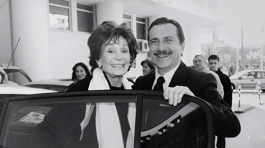 Başkan Ata&ccedil;&rsquo;ın Yıldız Kenter mesajı