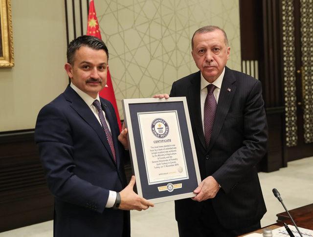 En fazla fidan dikme dünya rekoru belgesi Erdoğan'a verildi