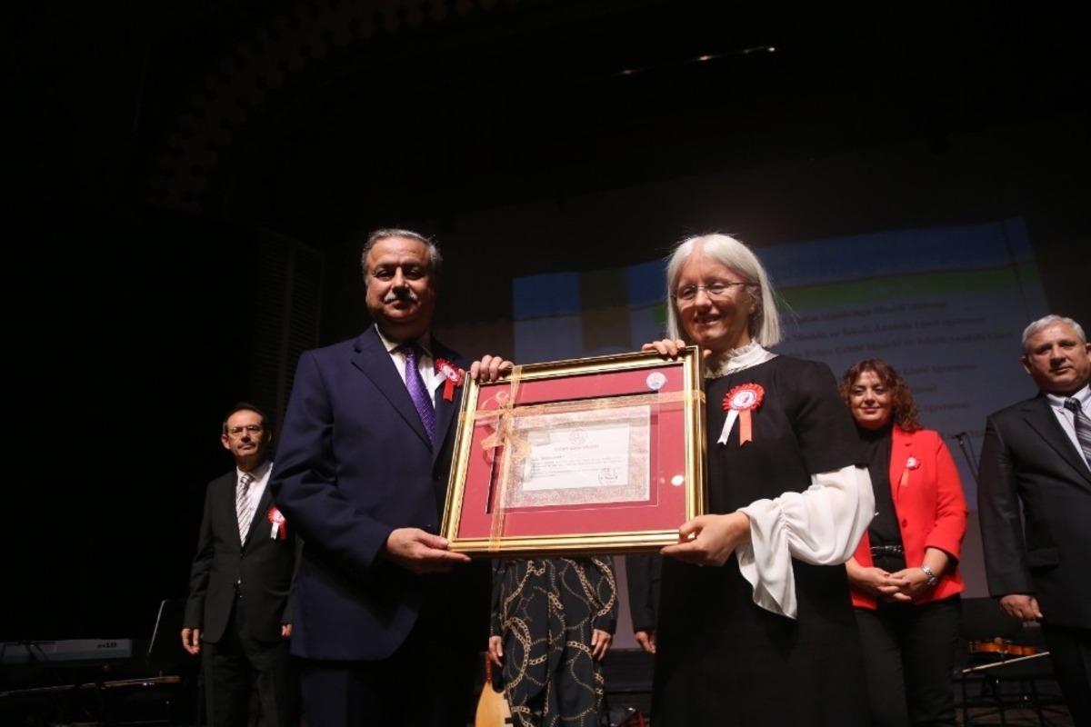 Mersin&rsquo;de 24 Kasım &Ouml;ğretmenler G&uuml;n&uuml; t&ouml;renle kutlandı