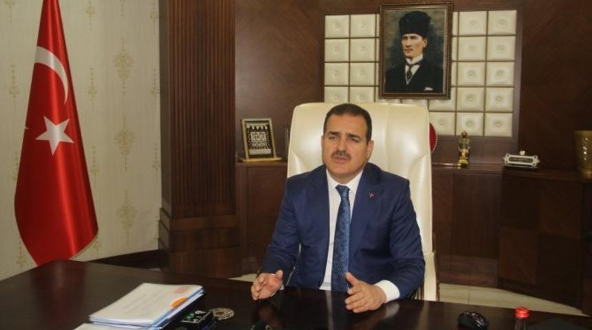 Vali Akbıyık&rsquo;tan &Ouml;ğretmenler G&uuml;n&uuml; mesajı