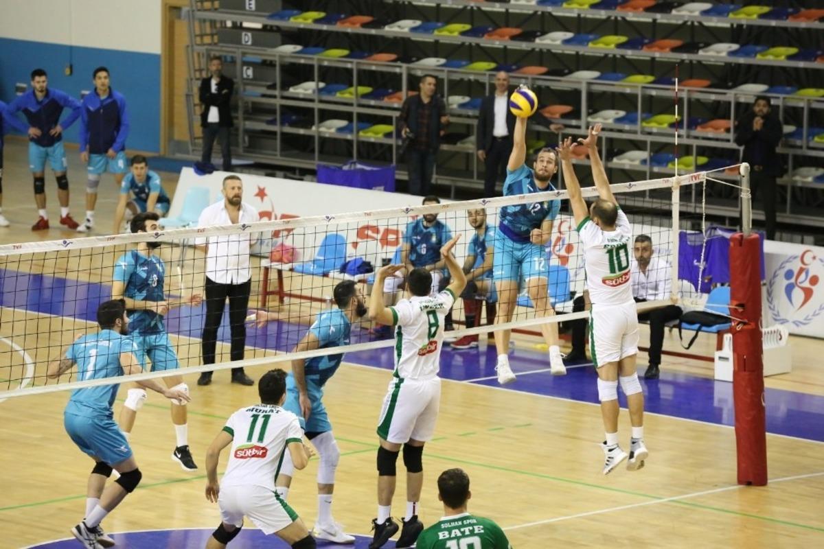 Haliliye Belediyespor zirvedeki yerini korudu