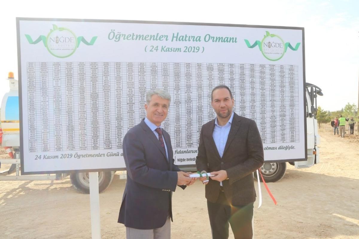 Niğde Belediyesi 2 bin 350 &ouml;ğretmen i&ccedil;in fidan dikti
