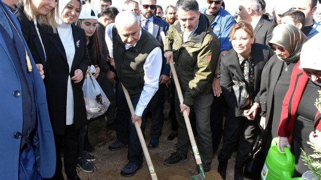 Binali Yıldırım: İzmir'de hedef, tekli eğitimi yüzde 100'e çıkarmak (2)