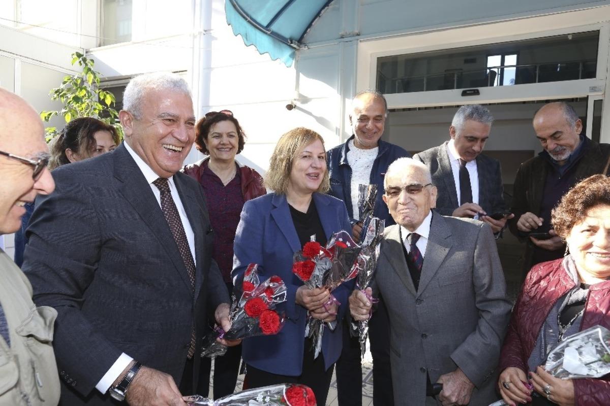 Emektar ve g&ouml;revi başındaki &ouml;ğretmenler bir araya geldi