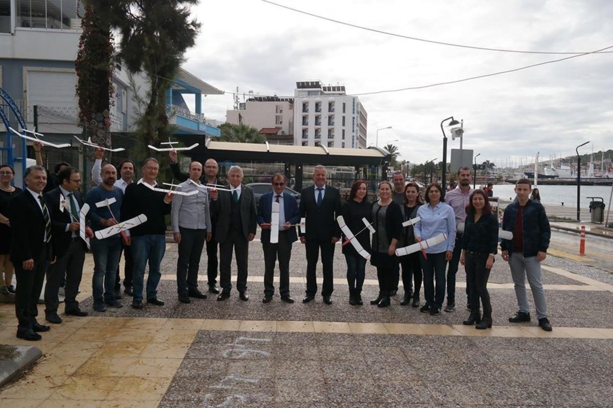 &Ccedil;eşme Kaymakamı Kara ok attı, model u&ccedil;ak u&ccedil;urdu