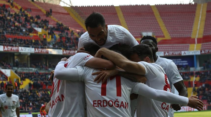 İşte ligin lideri! Trabzon'dan geri aldılar