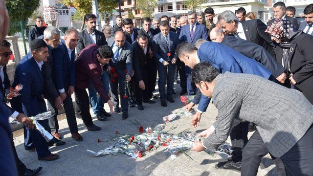 Şehit öğretmeni anarken gözyaşlarına boğuldu
