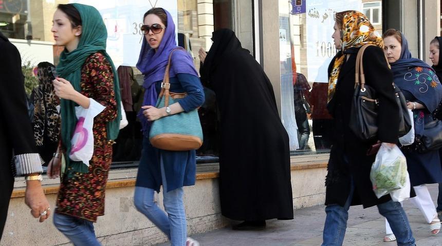 Sunday Times: &Ouml;zg&uuml;rl&uuml;k ve alkol zengin İranlıları T&uuml;rkiye'ye &ccedil;ekiyor