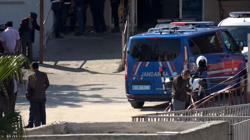 Mersin'de iki aile arasında &ccedil;ıkan kavgada 3 kişi &ouml;ld&uuml;, 1 kişi yaralandı