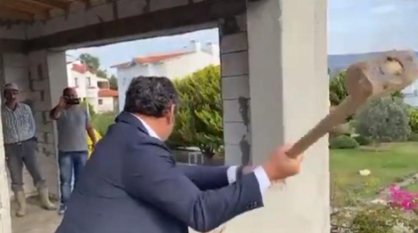 CHP&rsquo;li Erdoğdu ilk balyozu kendisi vurdu