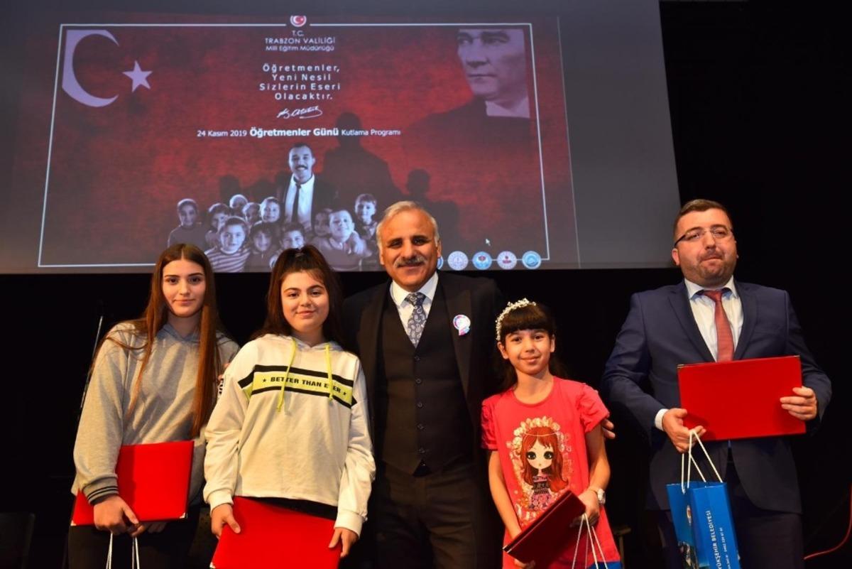 Belediye başkanının &ouml;ğretmeni ile anısı herkesi duygulandırdı