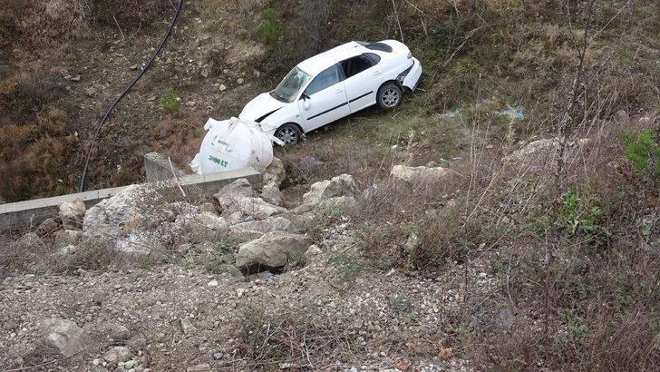 Akademisyenin otomobili şarampole devrildi: 2'si çocuk 7 yaralı G4