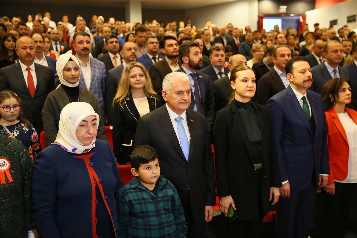 Binali Yıldırım: "T&uuml;rkiye'de eğitim adına &ouml;nemli alt yapı &ccedil;alışmaları yapıldı"