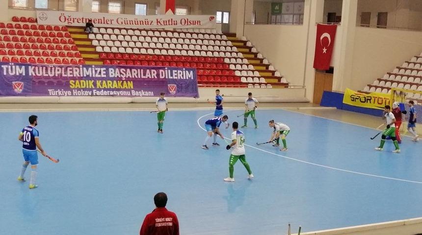 S&uuml;per Lig oyuncularından kadına şiddete pankartlı tepki