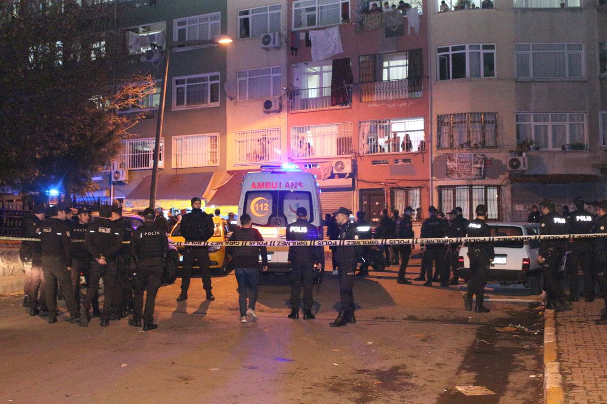 Beyoğlu'nda oğlu ile polise ateş eden baba vurularak yakalandı