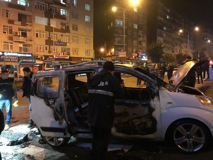 Samsun'da bunalıma giren şahıs kendi aracını yaktı G3