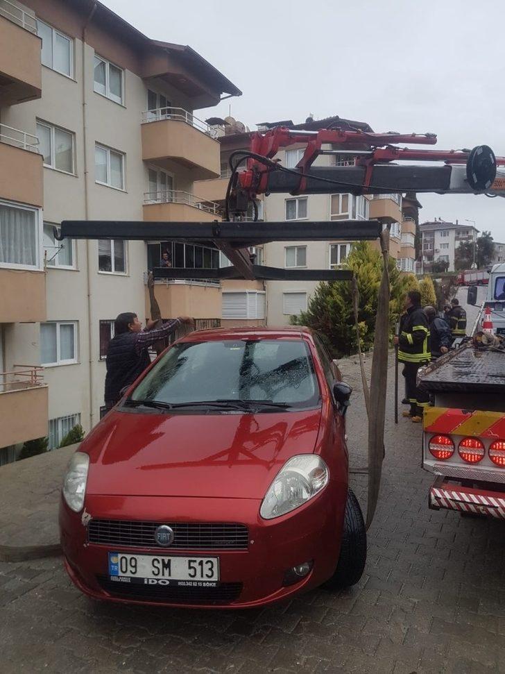 Kuşadası’nda istinat duvarı çöktü G2