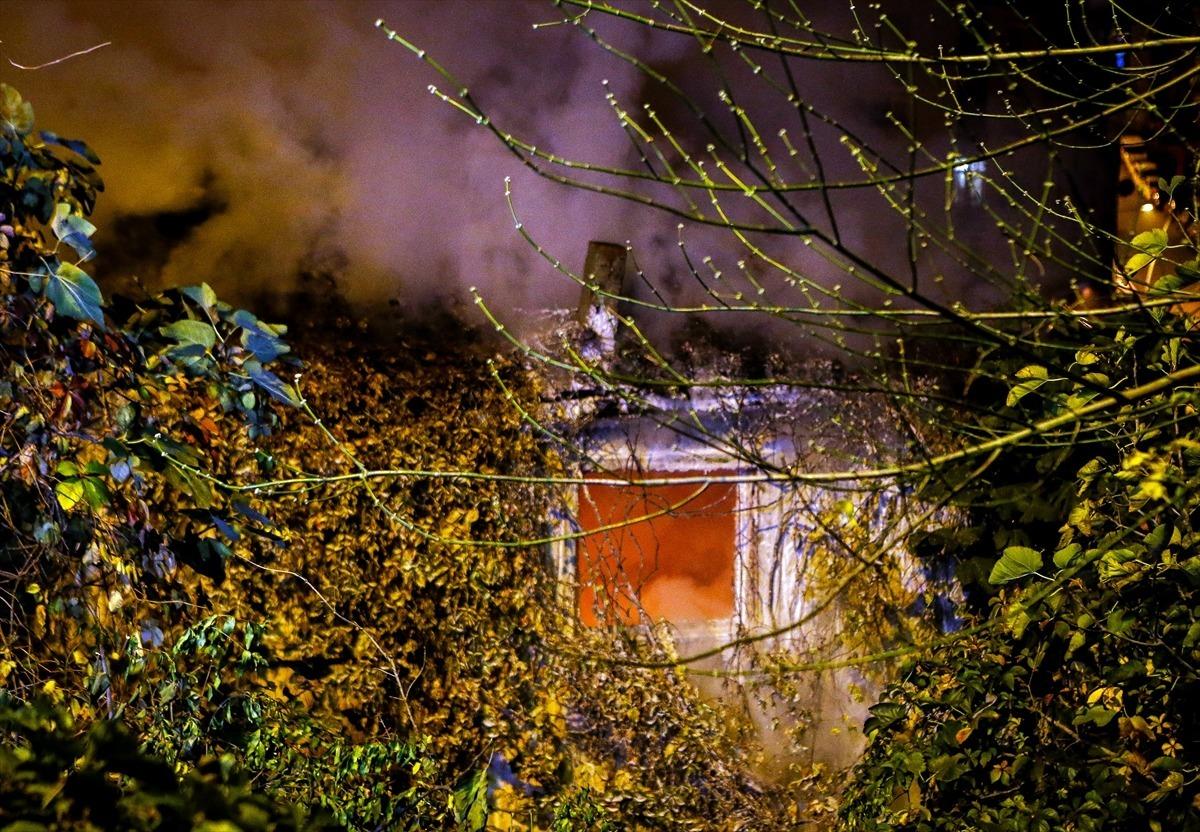 Ey&uuml;psultan'da gecekondu yangını