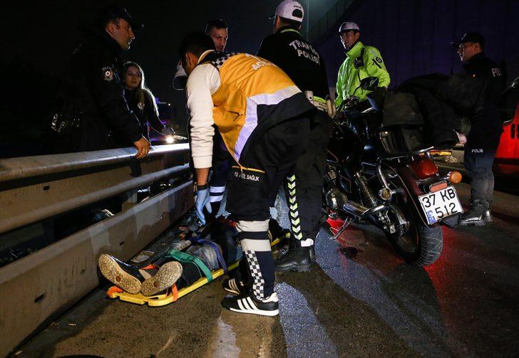 Motosikletiyle bariyerlere çarpan sürücü yaralandı G3