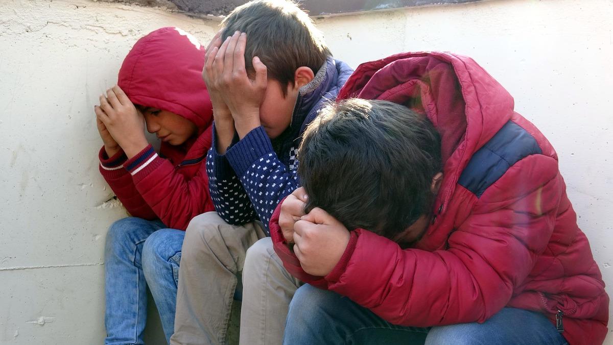 Forma alamayınca g&ouml;zyaşı d&ouml;ken &ccedil;ocukları teselli yarışı