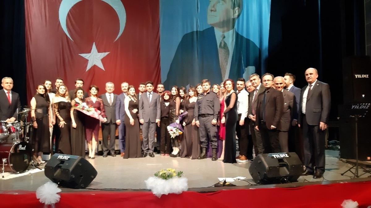 &Ccedil;aycuma&rsquo;da "&Ouml;ğretmenler G&uuml;n&uuml;" kutlama programı d&uuml;zenlendi