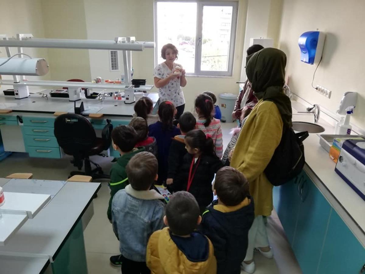 Aydınlı minikler ağız ve diş taramasından ge&ccedil;ti