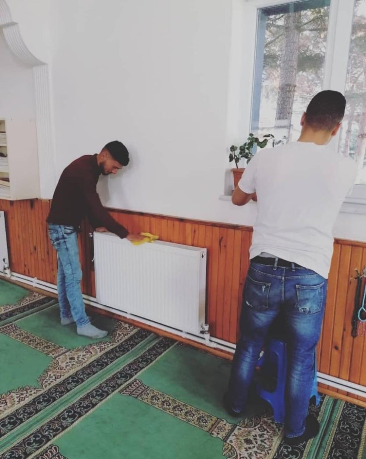 &Uuml;lk&uuml;c&uuml; Ocakları Cami Temizliği ve Fidan Dikimi Yaptı
