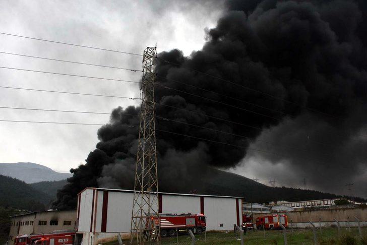 İzmir'de ambalaj deposundaki yangın kontrol altına alındı G2