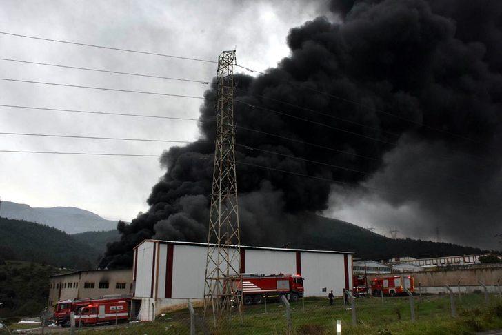 İzmir'de ambalaj deposundaki yangın kontrol altına alındı G3