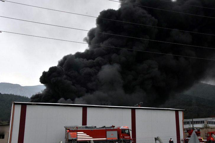 İzmir'de ambalaj deposundaki yangın kontrol altına alındı G4