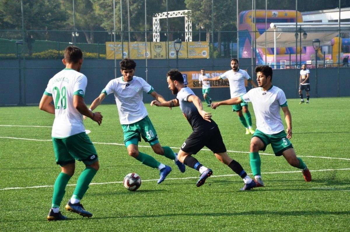 Yunusemre Belediyespor Bornova Yeşilovaspor&rsquo;u ağırladı