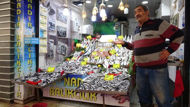 30 liraya satılan hamsinin fiyatı düşmeye başladı G3