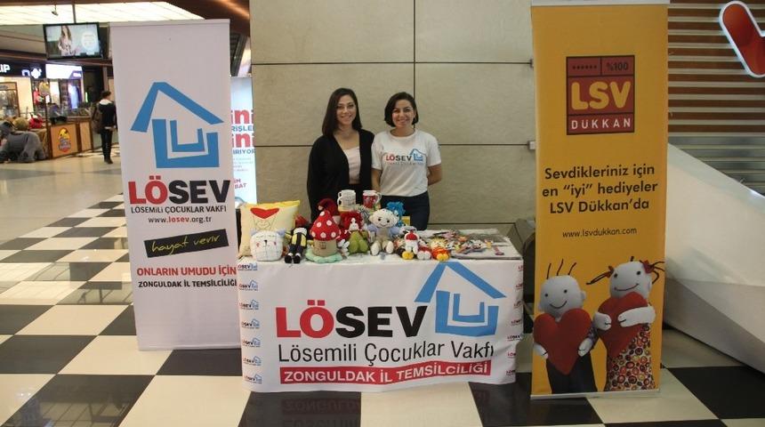 67 Burda AVM&rsquo;de &ouml;ğretmenlere anlamlı hediye