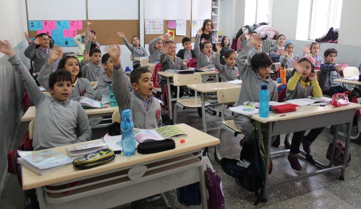 Elazığ&rsquo;da 114 bin &ouml;ğrenci ara tatilin bitmesiyle ders başı yaptı