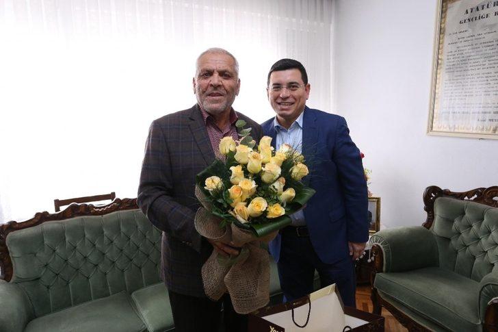 Başkan Tütüncü kendi ilkokul öğretmenini ziyaret etti G1