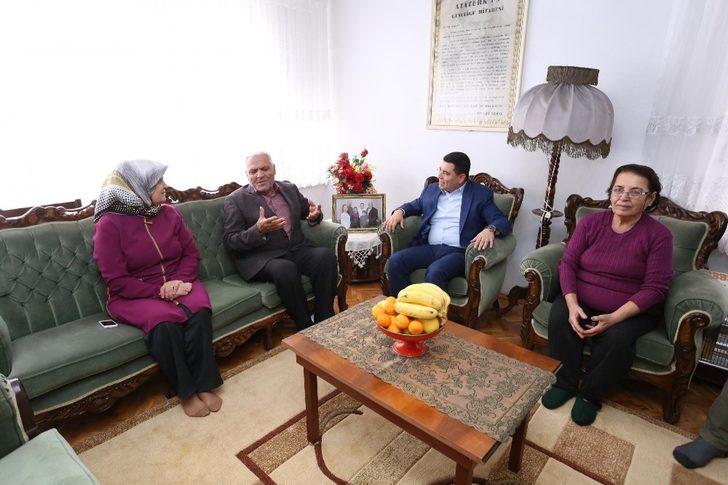 Başkan Tütüncü kendi ilkokul öğretmenini ziyaret etti G3