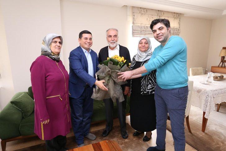 Başkan Tütüncü kendi ilkokul öğretmenini ziyaret etti G4