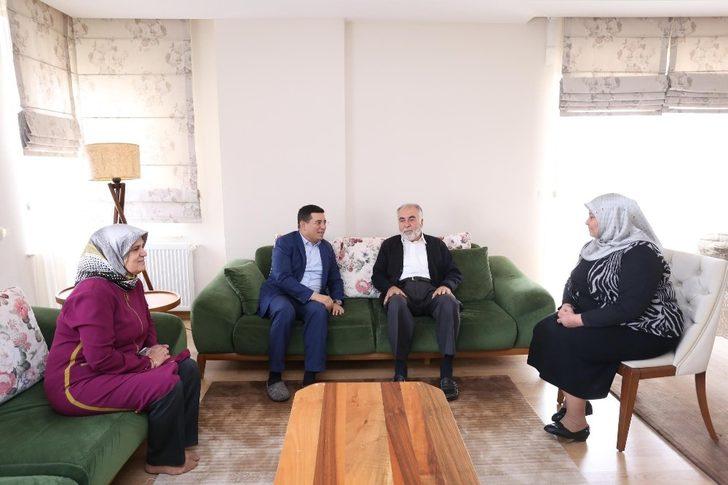 Başkan Tütüncü kendi ilkokul öğretmenini ziyaret etti G5