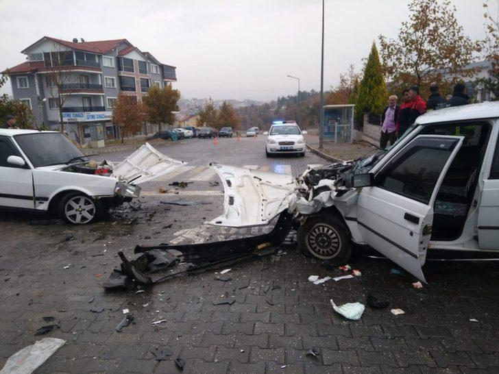 Gediz’de trafik kazası: 2 yaralı G2