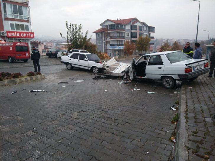 Gediz’de trafik kazası: 2 yaralı G3