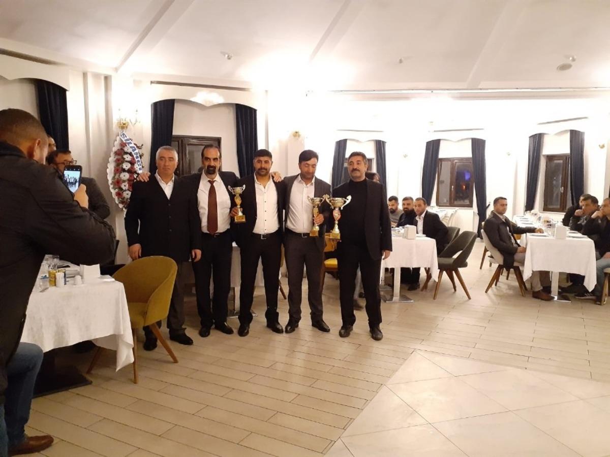 Kars&rsquo;ta g&uuml;vercin festivalinde dereceye girenlere &ouml;d&uuml;lleri verildi