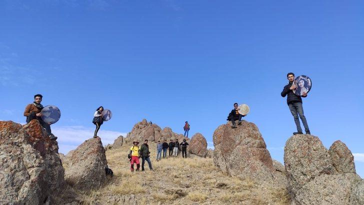 Yüksekovalı öğrenciler 2 bin 870 rakımda erbane çaldı G1