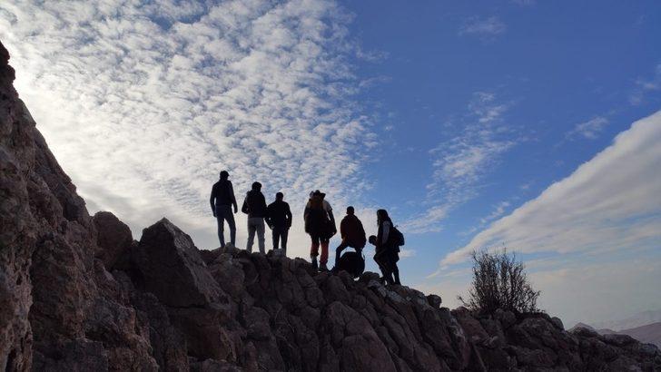 Yüksekovalı öğrenciler 2 bin 870 rakımda erbane çaldı G3