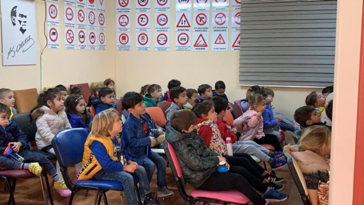 Maltepeli kreş &ouml;ğrencilerine uygulamalı trafik eğitimi