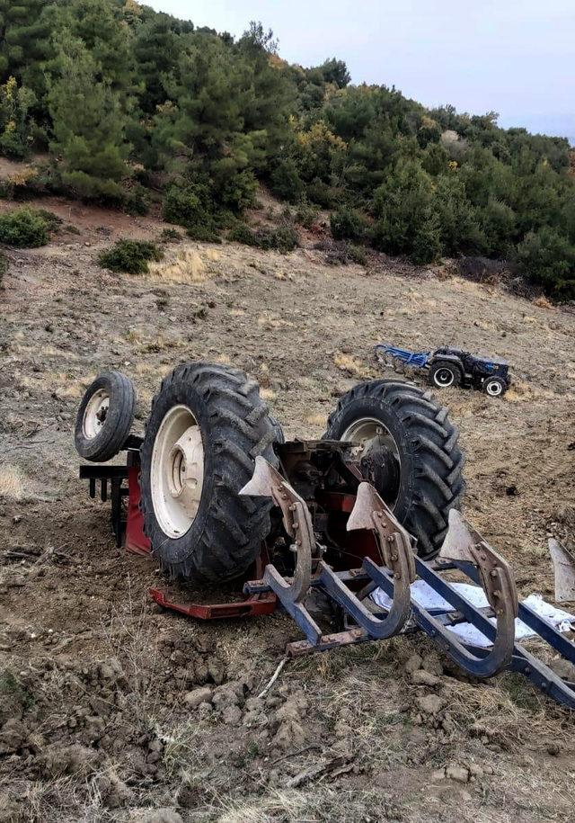 Devrilen traktörünün altında kalıp, öldü