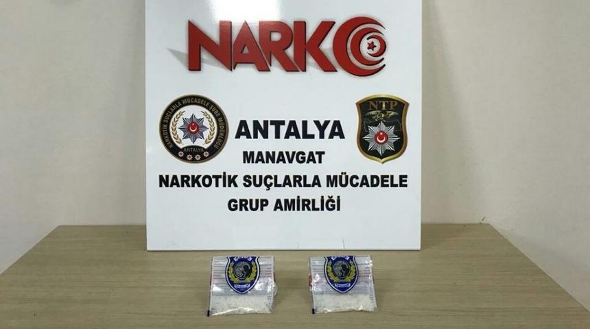 Antalya&rsquo;da durdurulan ara&ccedil;tan uyuşturucu &ccedil;ıktı