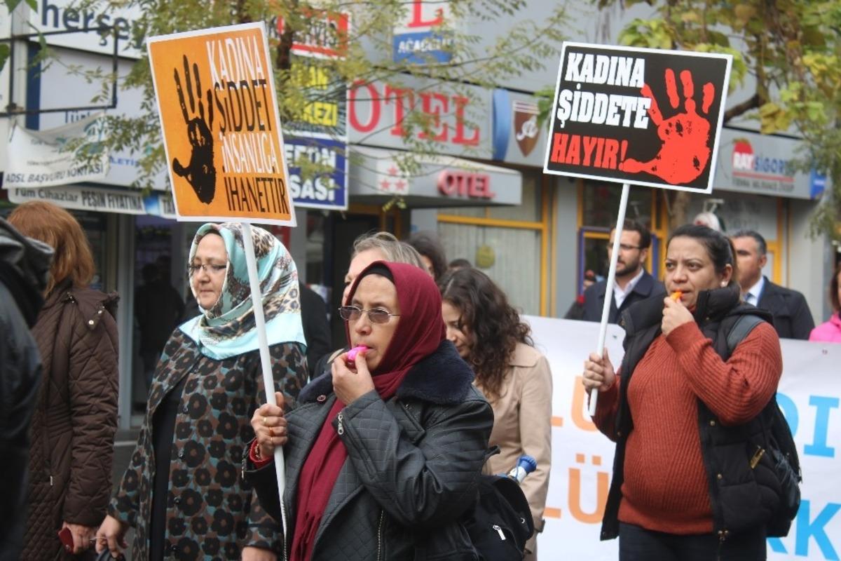 Kadına y&ouml;nelik şiddete d&uuml;d&uuml;kle &rsquo;hayır&rsquo; dediler