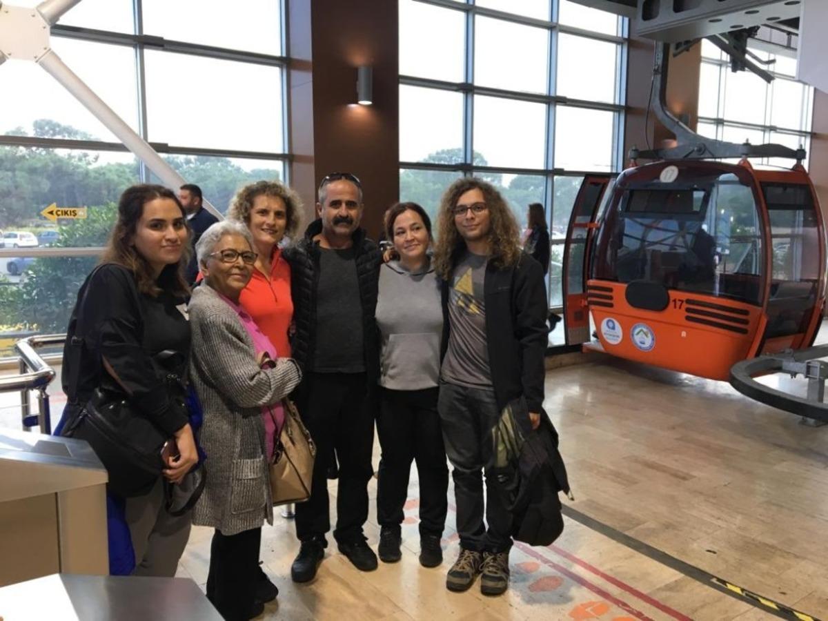 &Ouml;ğretmenler teleferikte &uuml;cretsiz taşındı