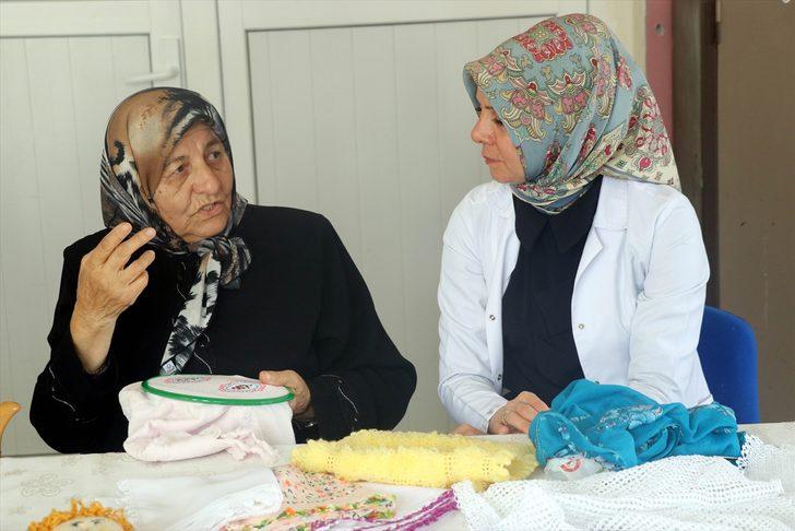 Halk eğitim merkezinin 84 yaşındaki öğrencisi: Nazmiye nine G3