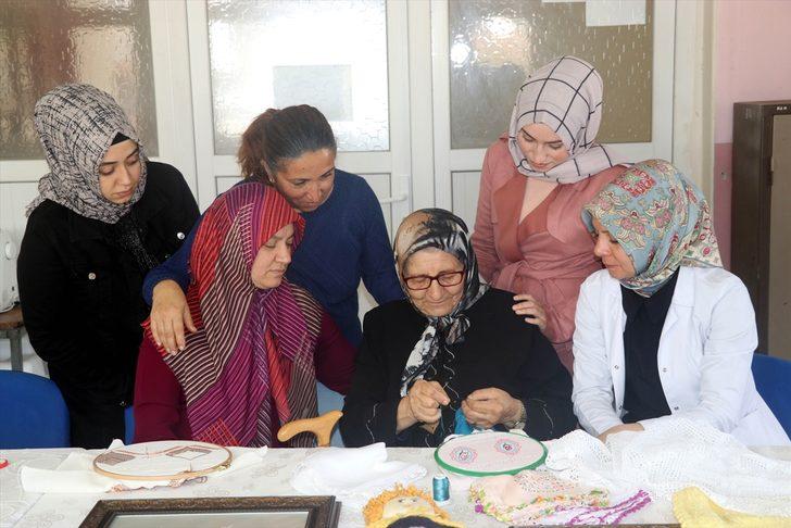 Halk eğitim merkezinin 84 yaşındaki öğrencisi: Nazmiye nine G5